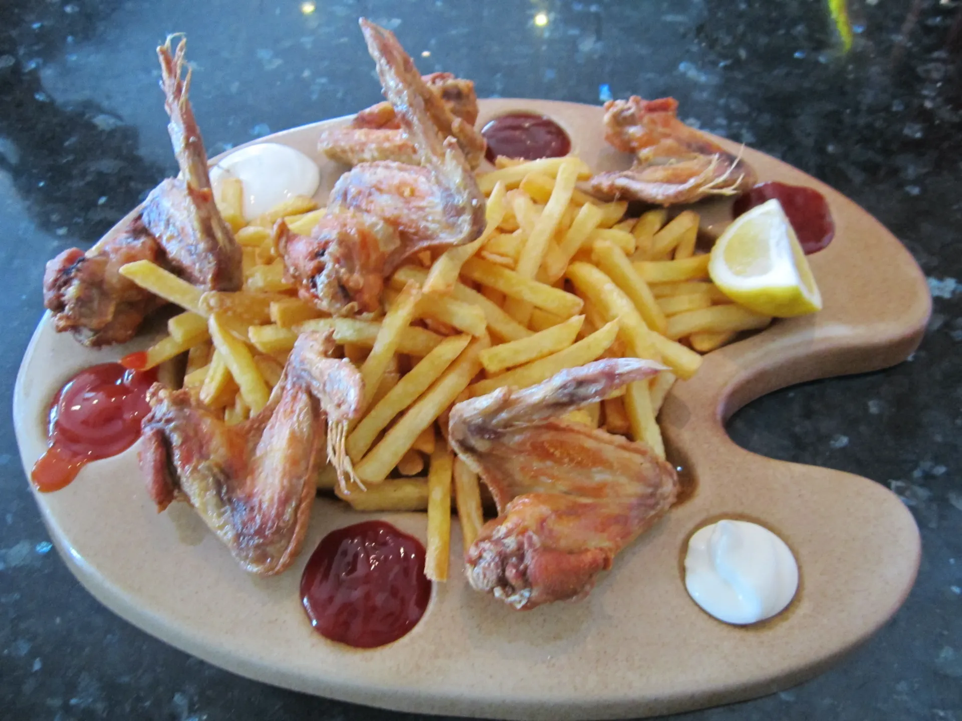 Patatas con lágrimas de pollo