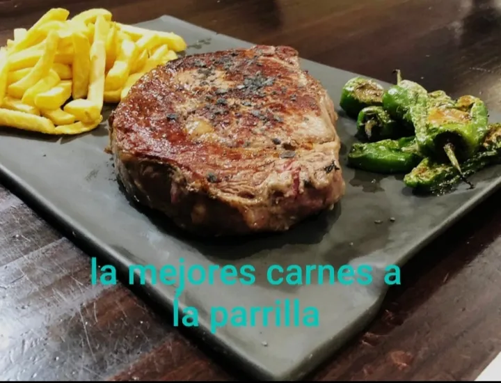 Entrecot 350 grs, patatas y ensalada