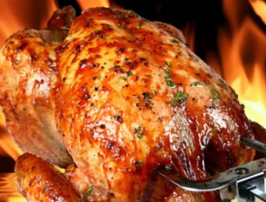 Pollo asado (entero) con ensalada y patatas